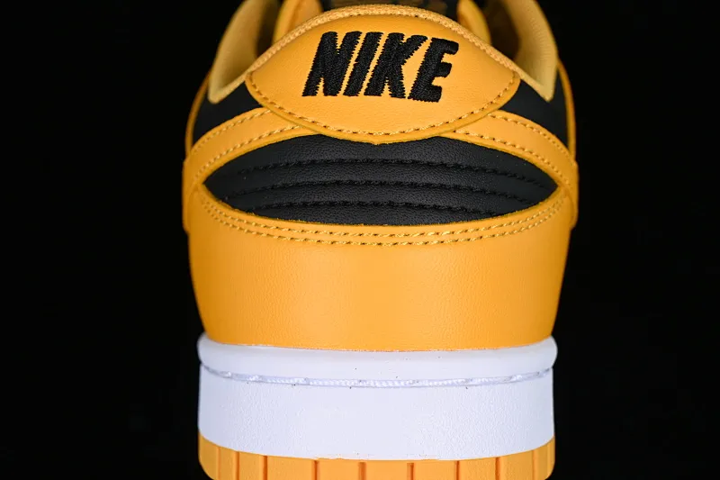All Categories Nk SB Dunk Series Nk SB Dunk Low Low-top Sneakers Nk Dunk Low "Goldenrod" Black and Yellow University of Iowa SB Smashing Backboard Fashion Casual Sneakers DD1391-004
